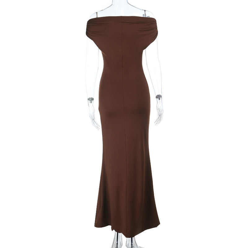 Robe élégante épaules dénudées plissée coupe moulante